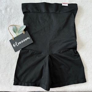 CACIQUE The Slimmer Ultra High-Waist Short in Black